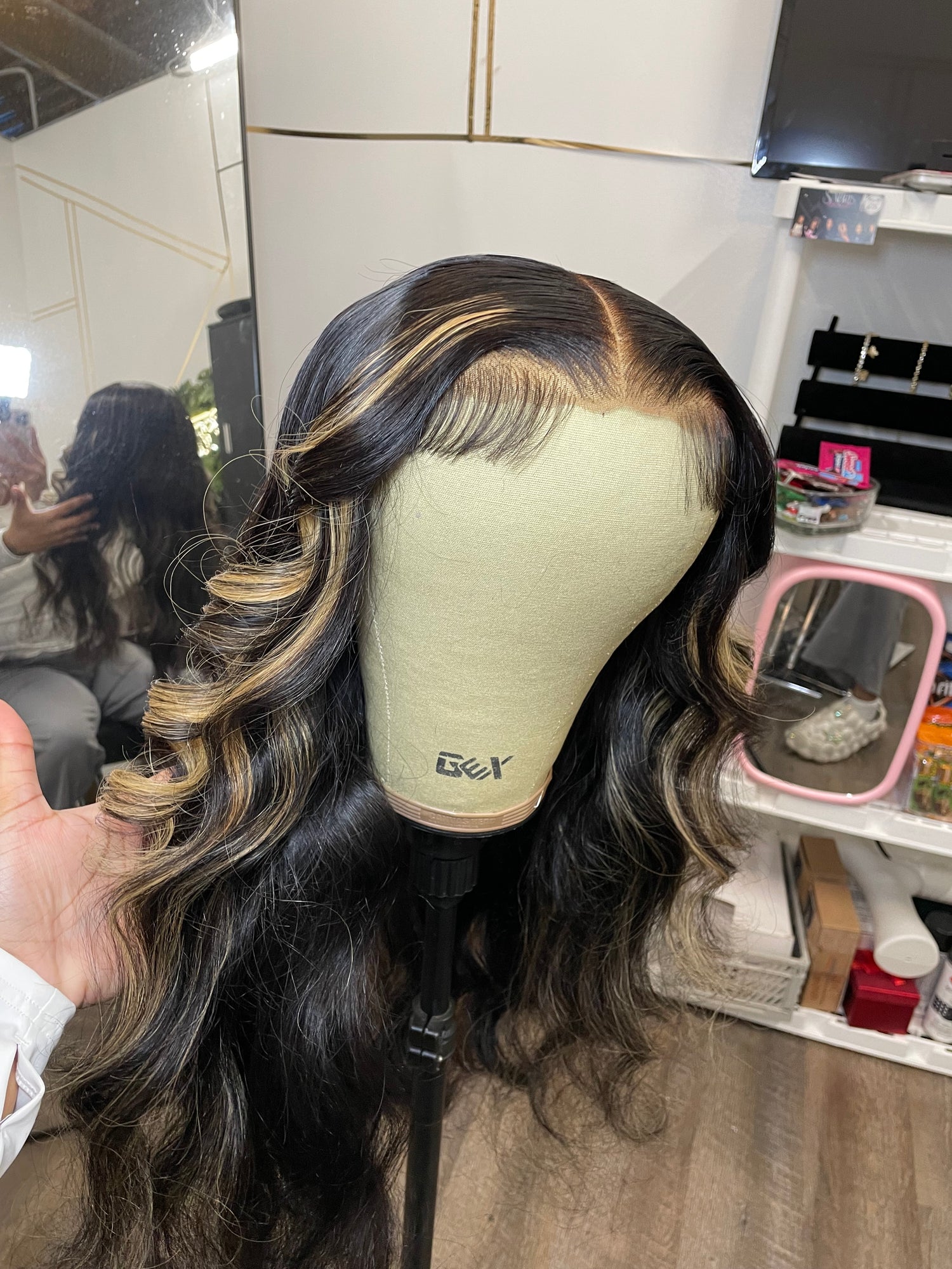 $150 Wigs